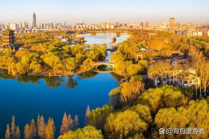 济南旅行交友胜地，趵突泉与大明湖，让友谊在美景中绽放